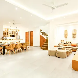 Seaside Haven Charming 4Br Villa, 5 Min To Beach Canggu (Bali)
